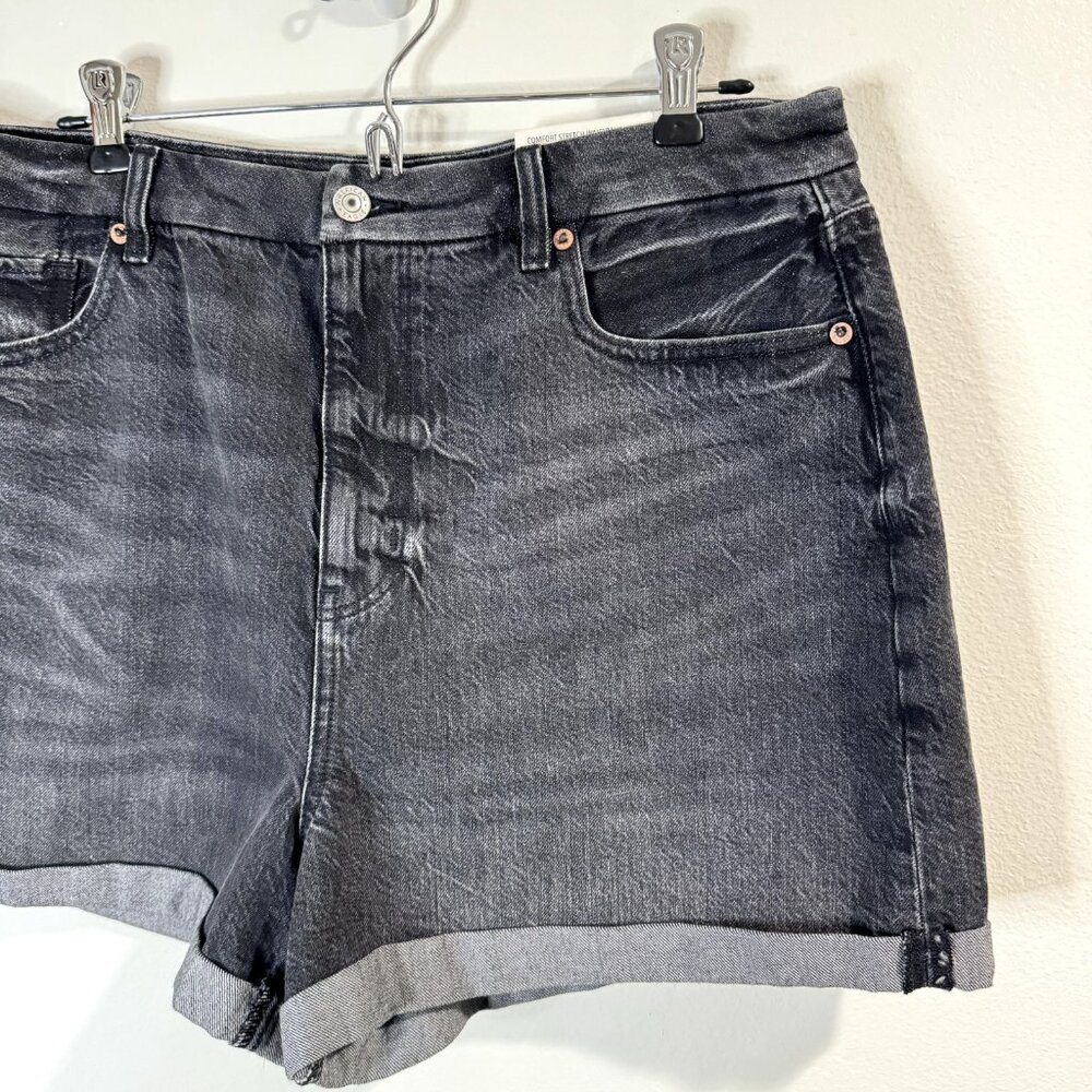 NWT American Eagle Curvy Mom Short Size 14 / 32W Black Denim Cuffed Stretch - Picture 3 of 11